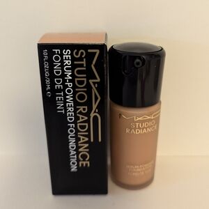 MAC Studio Radiance Serum Powered Foundation - C4.5